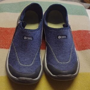 Bzees Womens Navy Blue Slip-On Sneakers